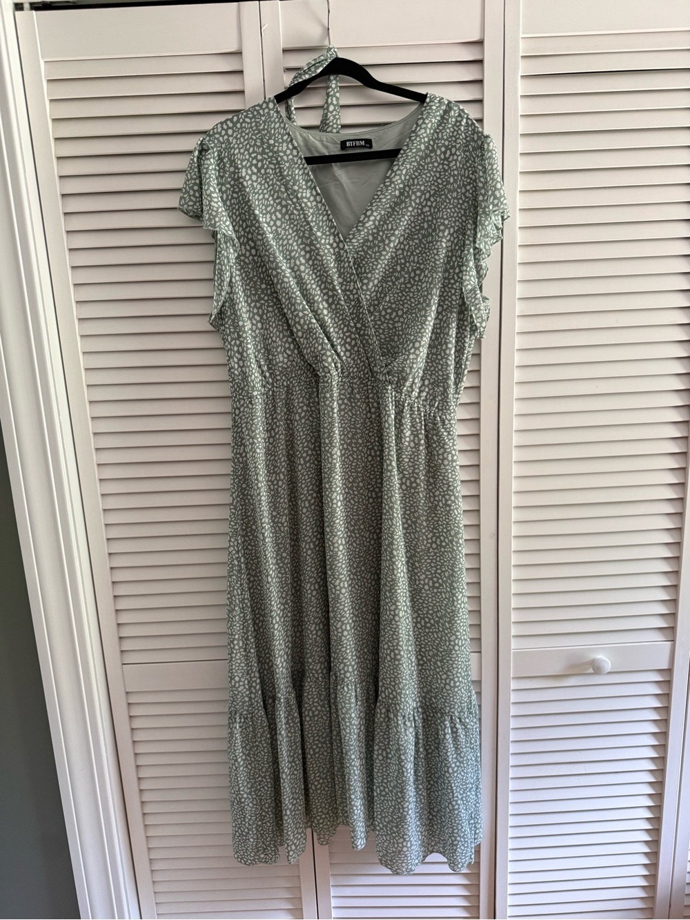 Unbranded Sage Green Printed Wrap Midi Dress - Picture 2 of 3